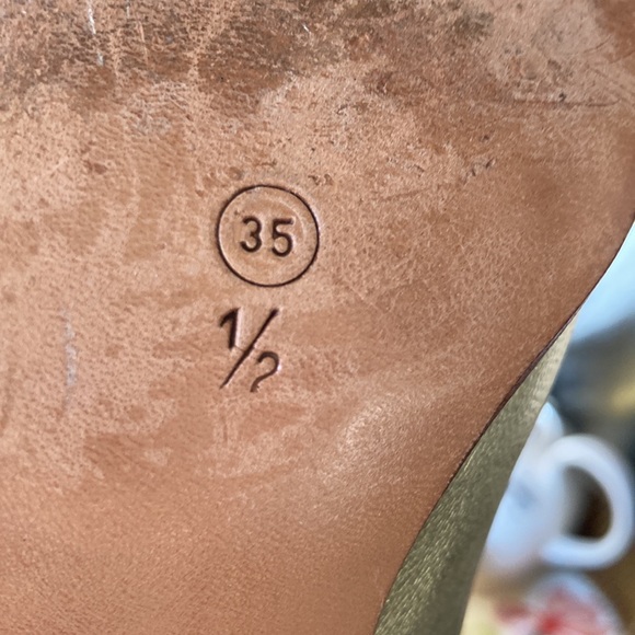 Stunning shoes to dress up or down - Picture 3 of 6